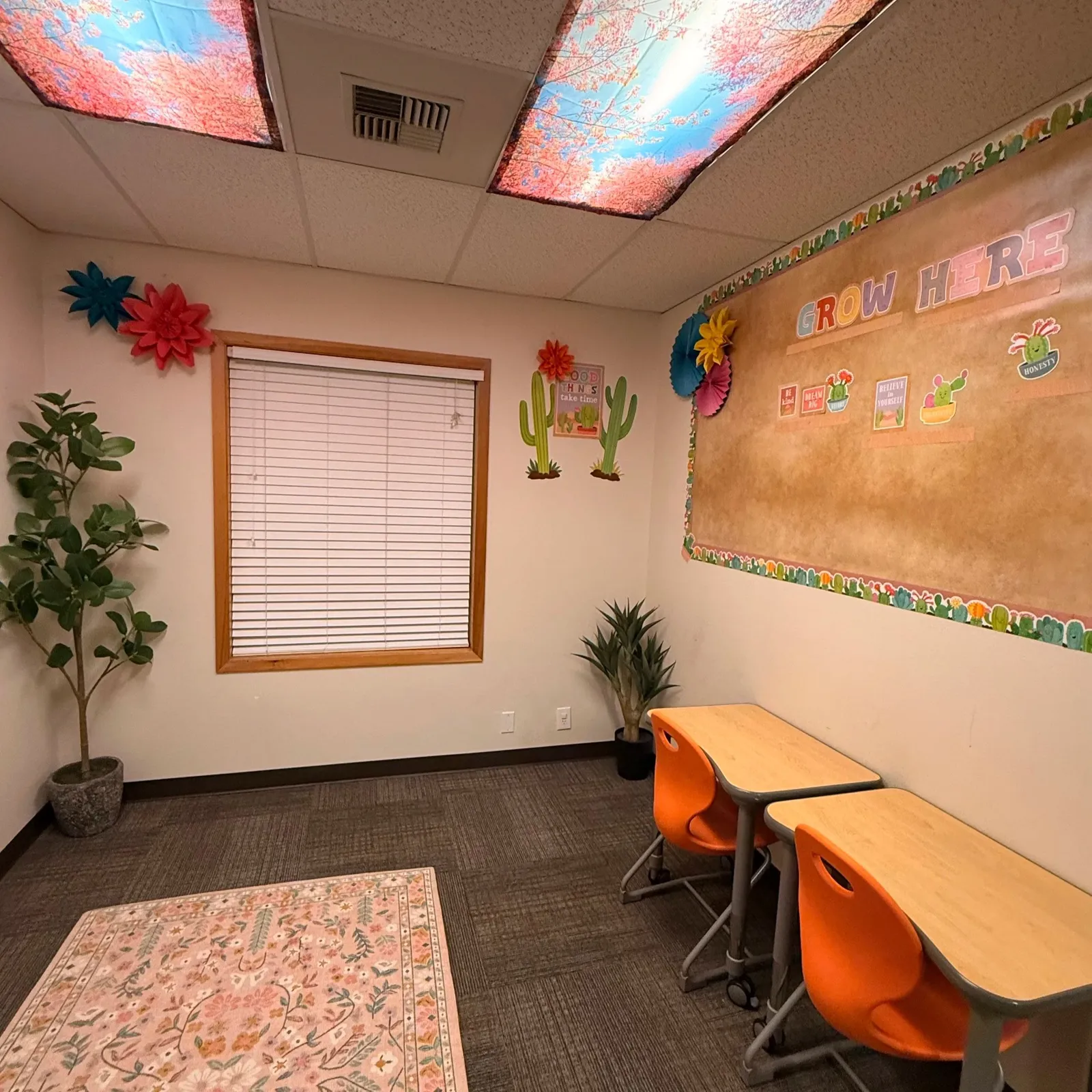 Learning space at Maple Street Academy in Issaquah with classroom seating and colorful educational decor.